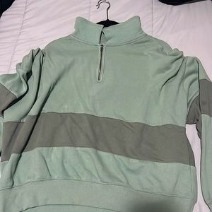 Universal thread quarter zip